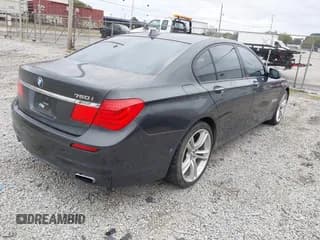 ✅ 2011 BMW 7 Series 750i • VIN: WBAKA8C51BCY36927 • Lot: 43394678. Wystawiony na IAAI z przebiegiem 123 804 mil. Bezpłatny archiwum sprzedaży aukcyjnych z USA i szczegółowy raport historii pojazdu na DreamBid. Zdjęcie 4.