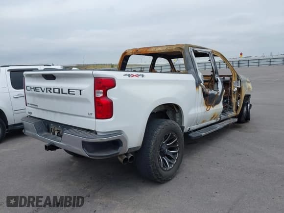 ✅ 2020 Chevrolet Silverado 1500 LT • VIN: 3GCUYDED4LG169905 • Lot: 42394223. Listed on IAAI with Not provided. Free auction sales archive from the USA and detailed vehicle history report at DreamBid. Image 4.