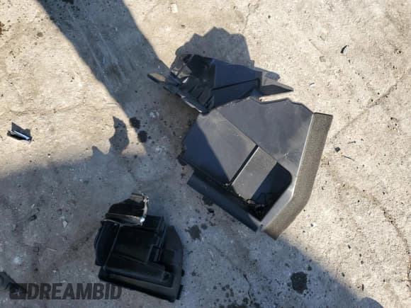 ✅ 2024 Nissan Armada Platinum • VIN: JN8AY2DB2R9853100 • Lot: 87037714. Wystawiony na Copart z przebiegiem 15 702 mil. Bezpłatny archiwum sprzedaży aukcyjnych z USA i szczegółowy raport historii pojazdu na DreamBid. Zdjęcie 13.