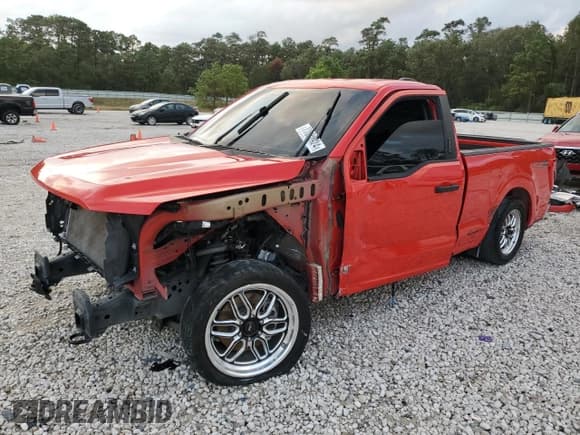 ✅ 2022 Ford F-150 XL • VIN: 1FTMF1E55NKE21802 • Lot: 77880924. Wystawiony na Copart z przebiegiem 38 575 mil. Bezpłatny archiwum sprzedaży aukcyjnych z USA i szczegółowy raport historii pojazdu na DreamBid. Zdjęcie 1.