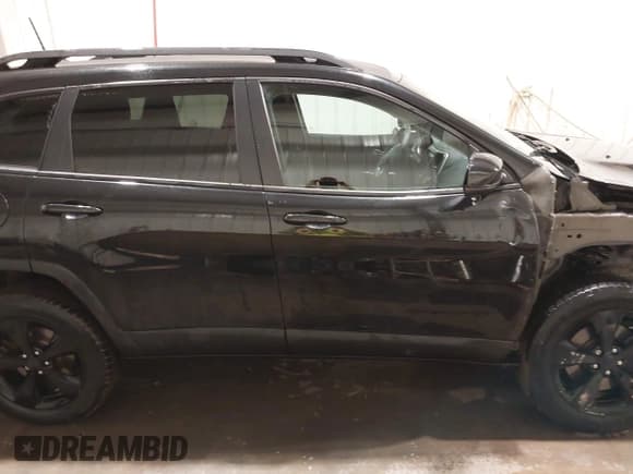 ✅ 2016 Jeep Cherokee Latitude • VIN: 1C4PJMCS2GW218917 • Lot: 41825426. Wystawiony na IAAI z przebiegiem 123 789 mil. Bezpłatny archiwum sprzedaży aukcyjnych z USA i szczegółowy raport historii pojazdu na DreamBid. Zdjęcie 14.
