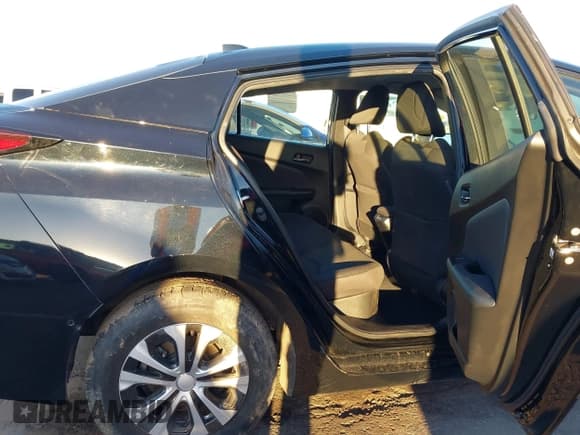 ✅ 2021 Toyota Prius L Eco • VIN: JTDKAMFU5M3146454 • Lot: 43462876. Wystawiony na IAAI z przebiegiem 93 810 mil. Bezpłatny archiwum sprzedaży aukcyjnych z USA i szczegółowy raport historii pojazdu na DreamBid. Zdjęcie 8.