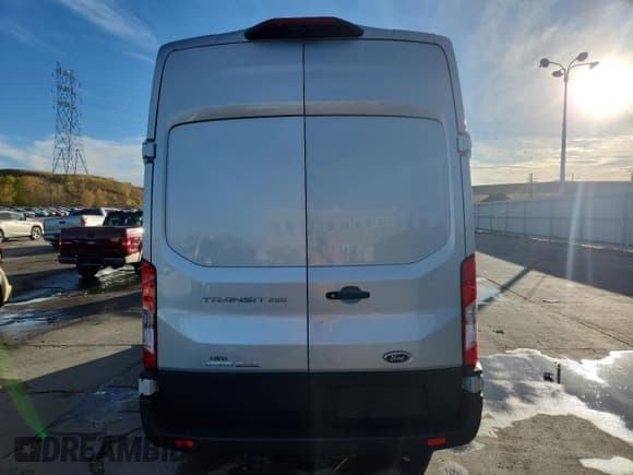 ✅ 2021 Ford Transit • VIN: 1FTBR2XG1MKA11824 • Lot: 86819015. Wystawiony na Copart z przebiegiem 7 862 mil. Bezpłatny archiwum sprzedaży aukcyjnych z USA i szczegółowy raport historii pojazdu na DreamBid. Zdjęcie 6.