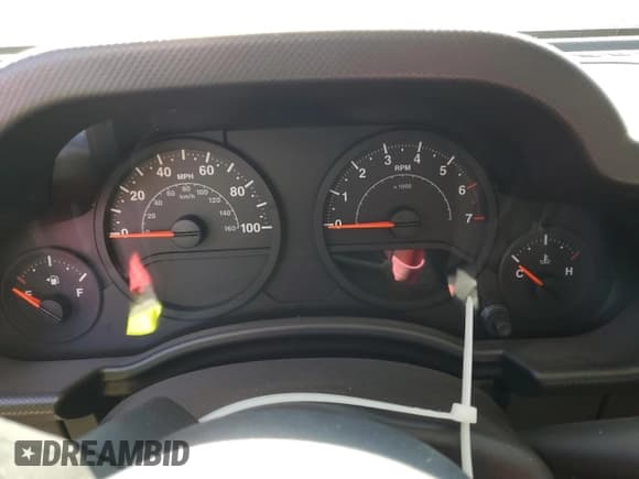 ✅ 2007 Jeep Wrangler Unlimited X • VIN: 1J4GB39117L230381 • Lot: 70049745. Wystawiony na Copart z przebiegiem Nie podano. Bezpłatny archiwum sprzedaży aukcyjnych z USA i szczegółowy raport historii pojazdu na DreamBid. Zdjęcie 9.