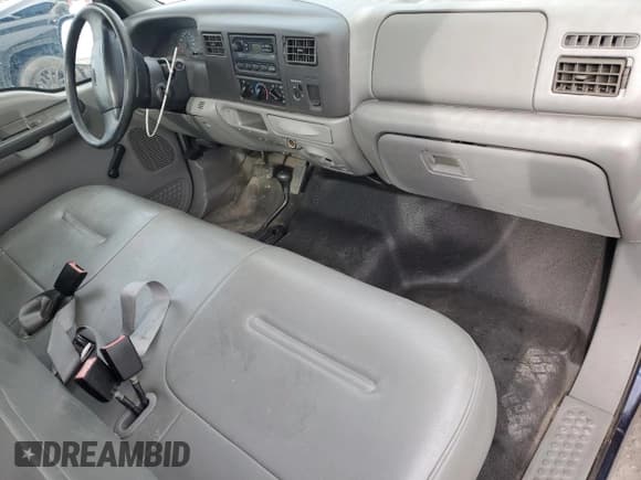 ✅ 2002 Ford F-250 XL • VIN: 1FTNF21F72EC88849 • Lot: 86823324. Wystawiony na Copart z przebiegiem 47 634 mil. Bezpłatny archiwum sprzedaży aukcyjnych z USA i szczegółowy raport historii pojazdu na DreamBid. Zdjęcie 8.