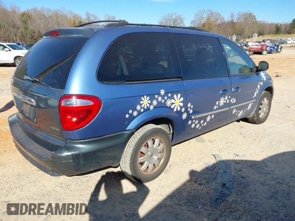 ✅ 2007 Chrysler Town & Country Touring • VIN: 2A8GP54L47R273771 • Lot: 43790165. Listed on IAAI with 157,802 mi. Free auction sales archive from the USA and detailed vehicle history report at DreamBid. Image 4.