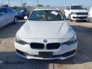 ✅ 2017 BMW 3 Series 320i • VIN: WBA8E1G36HNU17676 • Lot: 43597193. Wystawiony na IAAI z przebiegiem 78 800 mil. Bezpłatny archiwum sprzedaży aukcyjnych z USA i szczegółowy raport historii pojazdu na DreamBid. Zdjęcie 12.