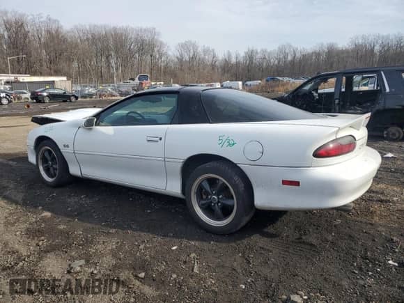 2000 Chevrolet Camaro Z28 z VIN 2G1FP22G8Y2153580, wystawiony jako Copart lot #43004935 z przebiegiem 132 835 mil mil oraz Szkoda całkowita • Salvage title. Historia ofert i sprzedaży dostępna na DreamBid. Obrazek 2.
