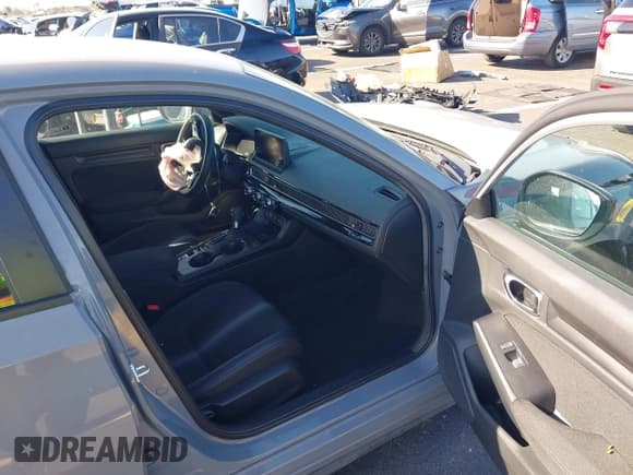 ✅ 2025 Honda Civic Sport • VIN: 19XFL2H8XSE012416 • Lot: 43350950. Listed on IAAI with 10,569 mi. Free auction sales archive from the USA and detailed vehicle history report at DreamBid. Image 5.