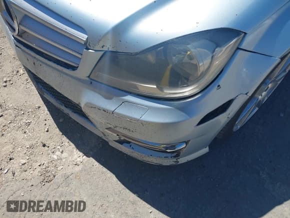 ✅ 2013 Mercedes-Benz C 250 Sport • VIN: WDDGF4HB7DA767103 • Lot: 42780634. Wystawiony na IAAI z przebiegiem 178 380 mil. Bezpłatny archiwum sprzedaży aukcyjnych z USA i szczegółowy raport historii pojazdu na DreamBid. Zdjęcie 13.