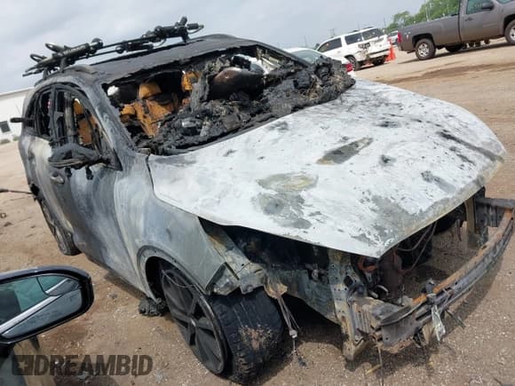 ✅ 2017 Kia Sorento SX • VIN: 5XYPKDA50HG307796 • Lot: 42271480. Listed on IAAI with Not provided. Free auction sales archive from the USA and detailed vehicle history report at DreamBid. Image 1.