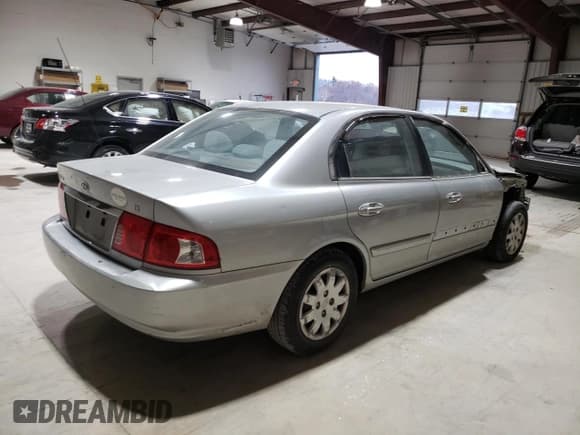 ✅ 2005 Kia Optima LX • VIN: KNAGD126755418217 • Lot: 80759744. Listed on Copart with 79,060 mi. Free auction sales archive from the USA and detailed vehicle history report at DreamBid. Image 3.