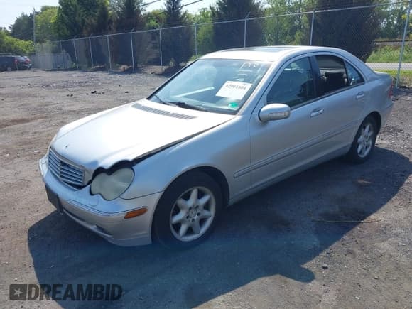 ✅ 2002 Mercedes-Benz C 230/260/280/320 • VIN: WDBRF64J42E008165 • Lot: 42901804. Wystawiony na IAAI z przebiegiem 229 485 mil. Bezpłatny archiwum sprzedaży aukcyjnych z USA i szczegółowy raport historii pojazdu na DreamBid. Zdjęcie 2.