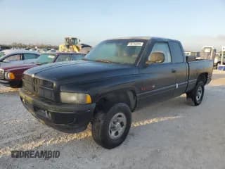 ✅ 1998 Dodge 1500 • VIN: 3B7HF13Y2WG216168 • Лот: 76742244. Опубликован ранее на Copart с пробегом Не указан. Бесплатный доступ к архиву аукционных продаж из США и подробный отчёт об истории автомобиля на DreamBid. Изображение 1.