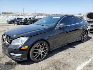 ✅ 2015 Mercedes-Benz C 350 • VIN: WDDGJ5HB5FG442387 • Lot: 60104555. Wystawiony na Copart z przebiegiem 104 234 mil. Bezpłatny archiwum sprzedaży aukcyjnych z USA i szczegółowy raport historii pojazdu na DreamBid. Zdjęcie 1.