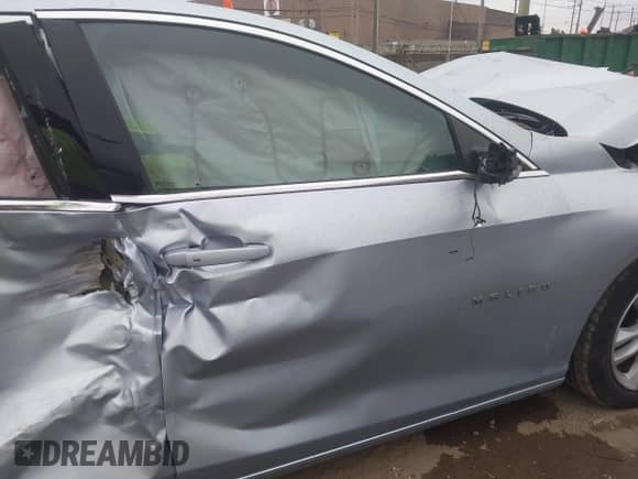 2018 Chevrolet Malibu LT z VIN 1G1ZD5ST8JF206058, wystawiony jako IAAI lot #43398224 z przebiegiem 38 674 mil mil oraz . Historia ofert i sprzedaży dostępna na DreamBid. Obrazek 5.