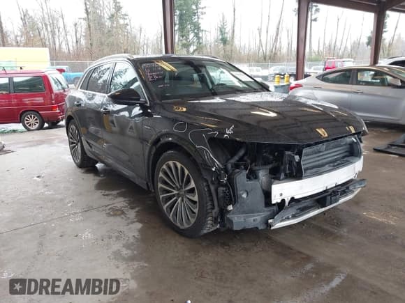 ✅ 2019 Audi e-tron Prestige • VIN: WA1VAAGE4KB006007 • Lot: 43886443. Wystawiony na IAAI z przebiegiem 40 764 mil. Bezpłatny archiwum sprzedaży aukcyjnych z USA i szczegółowy raport historii pojazdu na DreamBid. Zdjęcie 1.