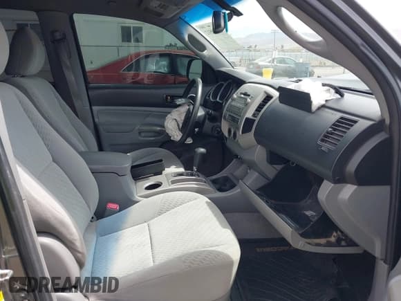 ✅ 2011 Toyota Tacoma PreRunner • VIN: 3TMKU4HNXBM029588 • Lot: 41920512. Listed on IAAI with 266,591 mi. Free auction sales archive from the USA and detailed vehicle history report at DreamBid. Image 5.