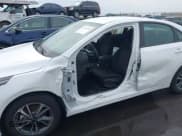 ✅ 2024 Kia Forte LXS • VIN: 3KPF24ADXRE793602 • Lot: 43424728. Wystawiony na IAAI z przebiegiem 55 369 mil. Bezpłatny archiwum sprzedaży aukcyjnych z USA i szczegółowy raport historii pojazdu na DreamBid. Zdjęcie 6.