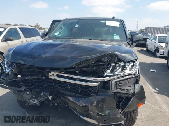 ✅ 2023 Chevrolet Suburban LS • VIN: 1GNSCBKD2PR245004 • Lot: 43312979. Wystawiony na IAAI z przebiegiem 148 253 mil. Bezpłatny archiwum sprzedaży aukcyjnych z USA i szczegółowy raport historii pojazdu na DreamBid. Zdjęcie 12.