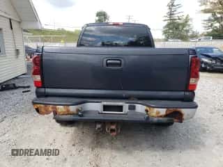 2005 Chevrolet Silverado 1500 LS z VIN 1GCEK19T35E177042, wystawiony jako Copart lot #70956164 z przebiegiem 84 434 mil mil oraz Czysty tytuł • Clean title. Historia ofert i sprzedaży dostępna na DreamBid. Obrazek 6.