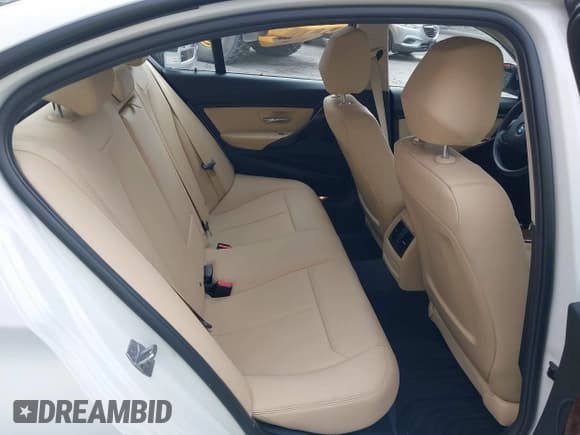 ✅ 2017 BMW 3 Series 320i xDrive • VIN: WBA8E5G38HNU44076 • Лот: 43557943. Опубликован ранее на IAAI с пробегом 140 100 миль. Бесплатный доступ к архиву аукционных продаж из США и подробный отчёт об истории автомобиля на DreamBid. Изображение 8.