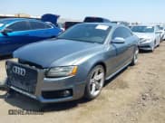 ✅ 2012 Audi S5 Premium Plus • VIN: WAUCVAFR1CA003642 • Лот: 42261370. Опубликован ранее на IAAI с пробегом 102 551 миль. Бесплатный доступ к архиву аукционных продаж из США и подробный отчёт об истории автомобиля на DreamBid. Изображение 2.