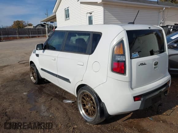 ✅ 2010 Kia Soul + • VIN: KNDJT2A21A7115982 • Lot: 43733376. Listed on IAAI with 129,749 mi. Free auction sales archive from the USA and detailed vehicle history report at DreamBid. Image 3.