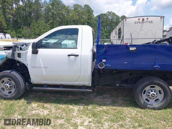 ✅ 2024 Chevrolet Silverado 2500HD • VIN: 1GB0WLE7XRF169799 • Lot: 42273647. Wystawiony na IAAI z przebiegiem 4 552 mil. Bezpłatny archiwum sprzedaży aukcyjnych z USA i szczegółowy raport historii pojazdu na DreamBid. Zdjęcie 15.