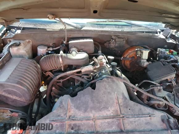 1998 Chevrolet Silverado 1500 with VIN 1GCEC14W8WZ105696, listed as a Copart auction lot 85420185 with 220,727 mi miles and Salvage title. Bid and sale history available at DreamBid. Image 11.