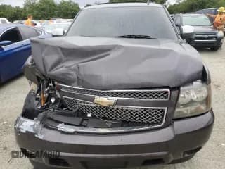 ✅ 2011 Chevrolet Suburban LTZ • VIN: 1GNSKKE32BR199155 • Lot: 73560124. Wystawiony na Copart z przebiegiem 204 927 mil. Bezpłatny archiwum sprzedaży aukcyjnych z USA i szczegółowy raport historii pojazdu na DreamBid. Zdjęcie 5.