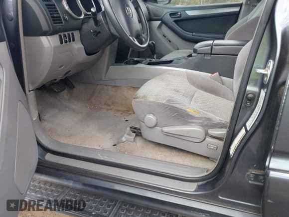 ✅ 2004 Toyota 4Runner SR5 Sport • VIN: JTEBU14R240054381 • Лот: 43582781. Опубликован ранее на IAAI с пробегом 244 828 миль. Бесплатный доступ к архиву аукционных продаж из США и подробный отчёт об истории автомобиля на DreamBid. Изображение 5.