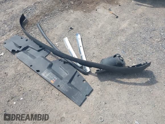 ✅ 2013 GMC Sierra 1500 SLT • VIN: 3GTP2WE72DG313117 • Lot: 42018370. Listed on IAAI with 133,892 mi. Free auction sales archive from the USA and detailed vehicle history report at DreamBid. Image 12.