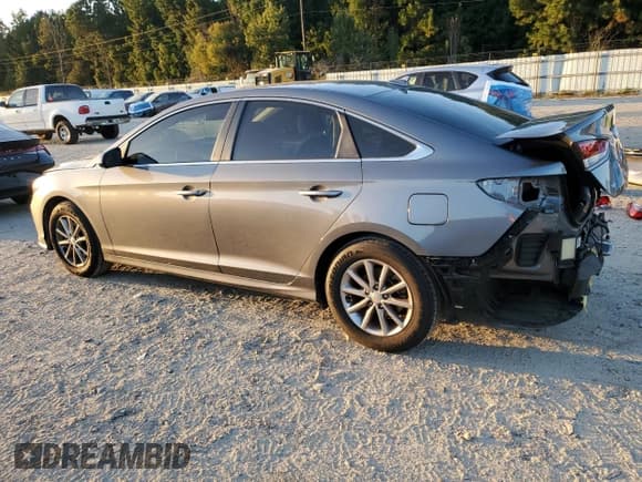 ✅ 2019 Hyundai Sonata SE • VIN: 5NPE24AF2KH739869 • Лот: 82203985. Опубликован ранее на Copart с пробегом 81 228 миль. Бесплатный доступ к архиву аукционных продаж из США и подробный отчёт об истории автомобиля на DreamBid. Изображение 2.