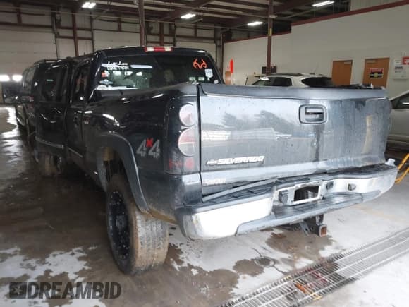 ✅ 2006 Chevrolet Silverado 2500HD LT1 • VIN: 1GCHK23DX6F210487 • Lot: 40915744. Listed on IAAI with Not provided. Free auction sales archive from the USA and detailed vehicle history report at DreamBid. Image 3.