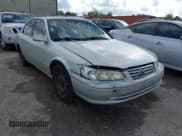 ✅ 2000 Toyota Camry LE • VIN: JT2BG22K1Y0398192 • Lot: 43728207. Wystawiony na IAAI z przebiegiem 370 608 mil. Bezpłatny archiwum sprzedaży aukcyjnych z USA i szczegółowy raport historii pojazdu na DreamBid. Zdjęcie 1.