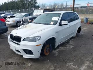 ✅ 2013 BMW X5 M • VIN: 5YMGY0C5XD0C11558 • Лот: 41678173. Опубликован ранее на IAAI с пробегом Не указан. Бесплатный доступ к архиву аукционных продаж из США и подробный отчёт об истории автомобиля на DreamBid. Изображение 2.