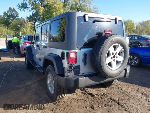 ✅ 2012 Jeep Wrangler Unlimited Call of Duty MW3 • VIN: 1C4BJWFG8CL184491 • Lot: 43394280. Listed on IAAI with 186,683 mi. Free auction sales archive from the USA and detailed vehicle history report at DreamBid. Image 3.