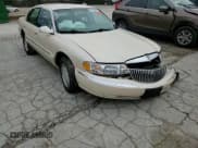 ✅ 1998 Lincoln Continental • VIN: 1LNFM97V5WY720999 • Лот: 84705054. Опубликован ранее на Copart с пробегом Не указан. Бесплатный доступ к архиву аукционных продаж из США и подробный отчёт об истории автомобиля на DreamBid. Изображение 11.