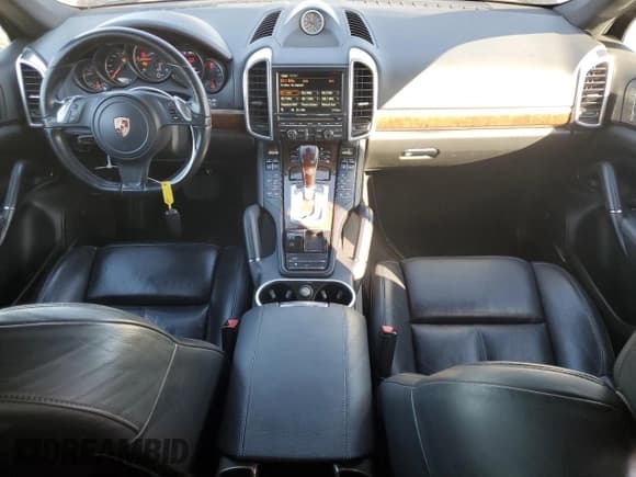 ✅ 2013 Porsche Cayenne Diesel • VIN: WP1AF2A25DLA21556 • Lot: 71634015. Listed on Copart with 135,545 mi. Free auction sales archive from the USA and detailed vehicle history report at DreamBid. Image 8.