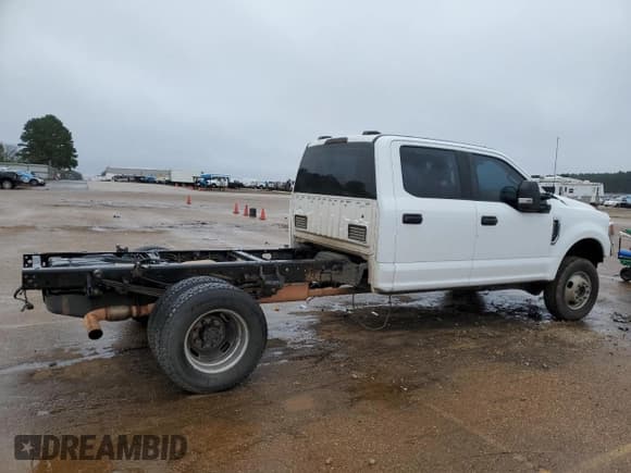 ✅ 2022 Ford F-350 • VIN: 1FD8W3HN0NEF89950 • Lot: 79960274. Wystawiony na Copart z przebiegiem 64 635 mil. Bezpłatny archiwum sprzedaży aukcyjnych z USA i szczegółowy raport historii pojazdu na DreamBid. Zdjęcie 3.