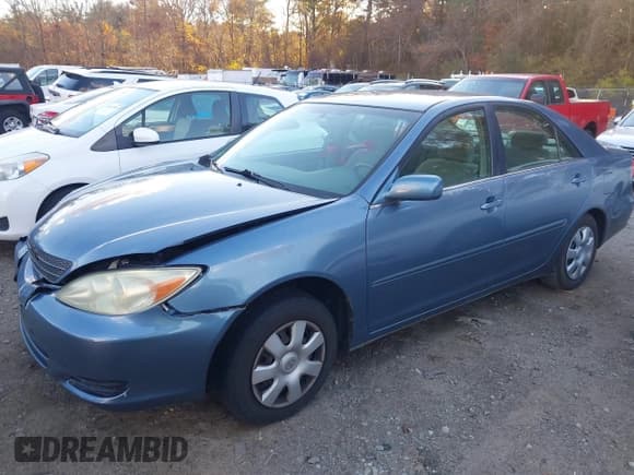 ✅ 2004 Toyota Camry LE • VIN: 4T1BE32K94U826804 • Lot: 43591363. Wystawiony na IAAI z przebiegiem 153 990 mil. Bezpłatny archiwum sprzedaży aukcyjnych z USA i szczegółowy raport historii pojazdu na DreamBid. Zdjęcie 2.