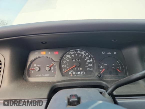 ✅ 1998 Ford Crown Victoria Police • VIN: 2FAFP71W3WX180236 • Lot: 65282365. Wystawiony na Copart z przebiegiem 37 421 mil. Bezpłatny archiwum sprzedaży aukcyjnych z USA i szczegółowy raport historii pojazdu na DreamBid. Zdjęcie 9.