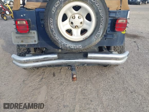 ✅ 2002 Jeep Wrangler X • VIN: 1J4FA39S62P740203 • Лот: 43787916. Опубликован ранее на IAAI с пробегом 216 725 миль. Бесплатный доступ к архиву аукционных продаж из США и подробный отчёт об истории автомобиля на DreamBid. Изображение 6.