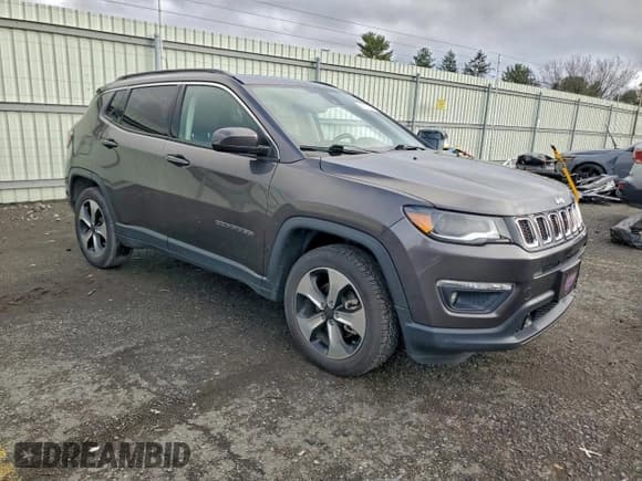 ✅ 2018 Jeep Compass Latitude • VIN: 3C4NJDBB0JT313952 • Lot: 94037095. Wystawiony na Copart z przebiegiem 49 656 mil. Bezpłatny archiwum sprzedaży aukcyjnych z USA i szczegółowy raport historii pojazdu na DreamBid. Zdjęcie 4.