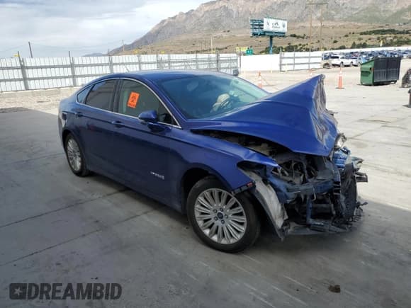 ✅ 2015 Ford Fusion SE Hybrid • VIN: 3FA6P0LU9FR182851 • Lot: 71644315. Wystawiony na Copart z przebiegiem Nie podano. Bezpłatny archiwum sprzedaży aukcyjnych z USA i szczegółowy raport historii pojazdu na DreamBid. Zdjęcie 4.