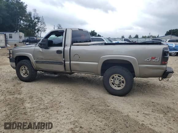 2003 Chevrolet Silverado 2500HD LS with VIN 1GCHK24U33Z167099, listed as a Copart auction lot 90094155 with 233,841 mi miles and Salvage title. Bid and sale history available at DreamBid. Image 2.