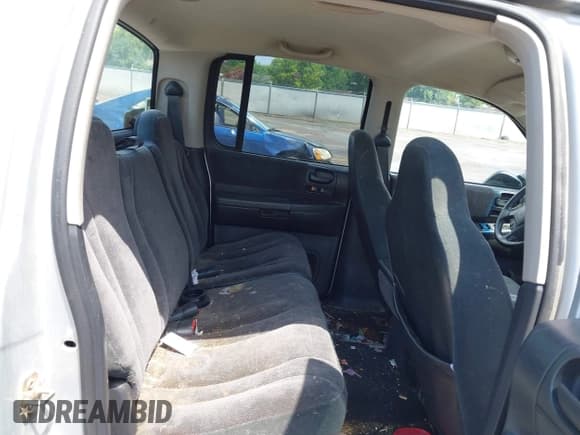 ✅ 2001 Dodge Dakota Sport • VIN: 1B7GG2AX51S167476 • Lot: 42487594. Wystawiony na IAAI z przebiegiem 234 228 mil. Bezpłatny archiwum sprzedaży aukcyjnych z USA i szczegółowy raport historii pojazdu na DreamBid. Zdjęcie 8.