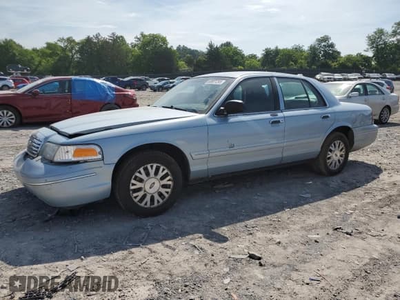 ✅ 2004 Ford Crown Victoria LX • VIN: 2FAFP74W54X140989 • Lot: 60681295. Wystawiony na Copart z przebiegiem 444 959 mil. Bezpłatny archiwum sprzedaży aukcyjnych z USA i szczegółowy raport historii pojazdu na DreamBid. Zdjęcie 1.