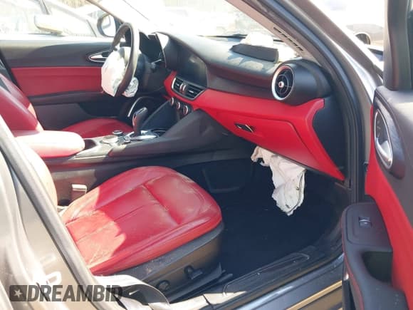 ✅ 2020 Alfa Romeo Giulia • VIN: ZARFAMAN2L7624764 • Lot: 41623824. Wystawiony na IAAI z przebiegiem Nie podano. Bezpłatny archiwum sprzedaży aukcyjnych z USA i szczegółowy raport historii pojazdu na DreamBid. Zdjęcie 5.